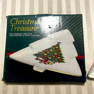 Jamestown China, Christmas Treasure Fine Porcelain Tidbit Dish w/ 24kt gold trim